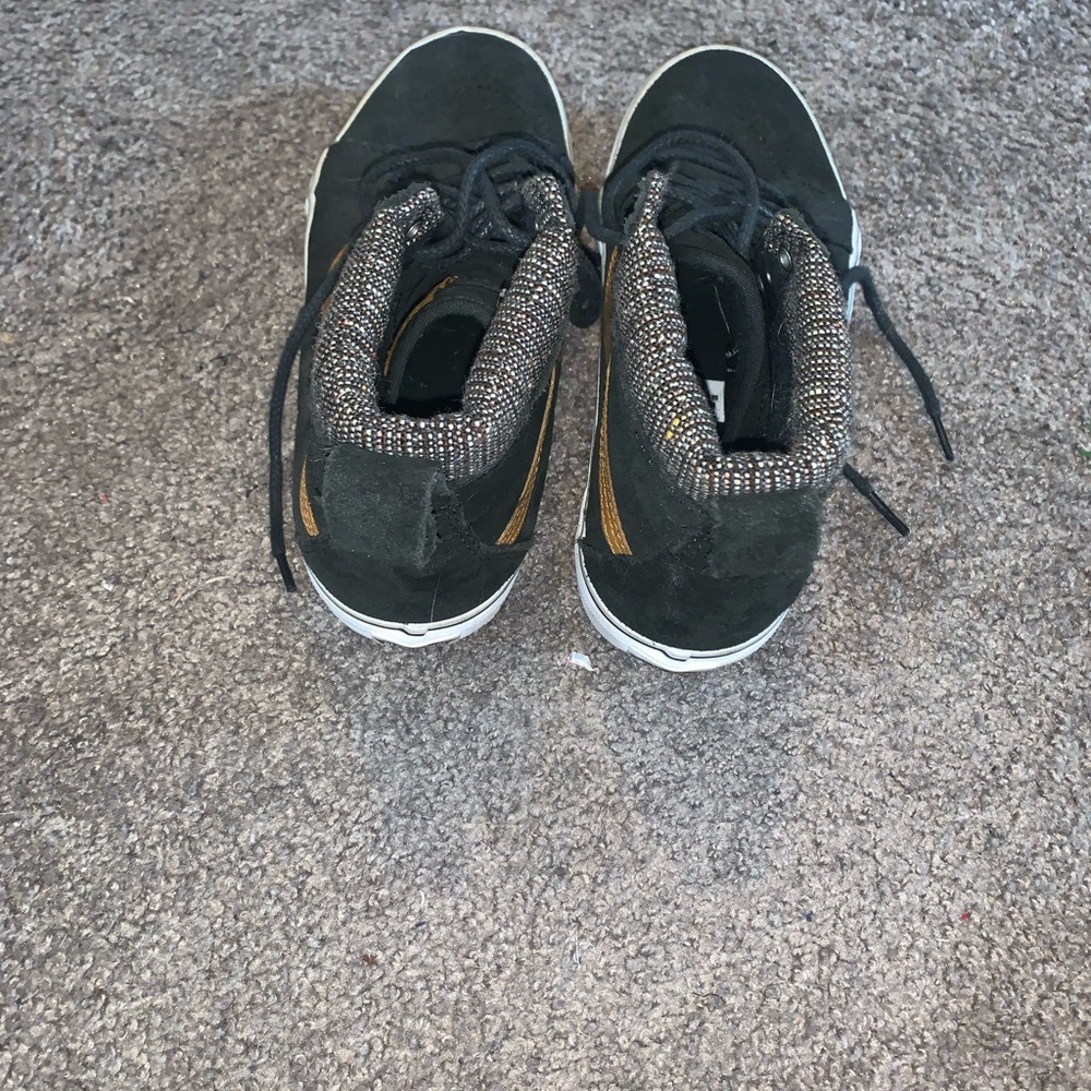 Vans - Picture 3 of 4